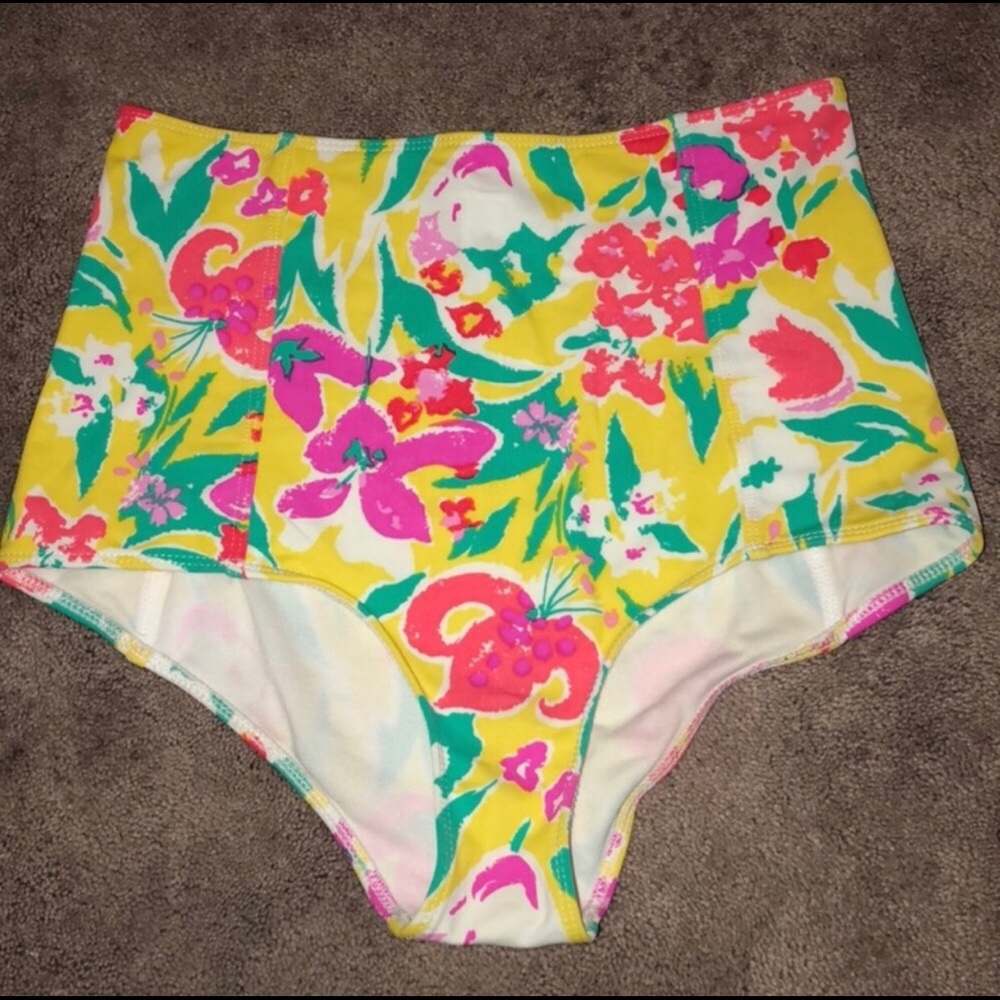 DISO Kortni Jeane Vintage Yellow Floral